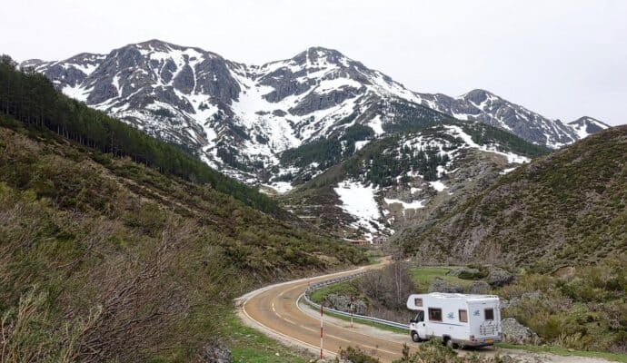 The Best Locations in the US To Bring Your Camper Van - camper near snowcaps