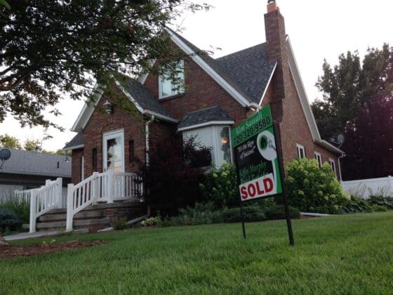 5 things you shouldn't do when viewing a house for sale - for sale sign