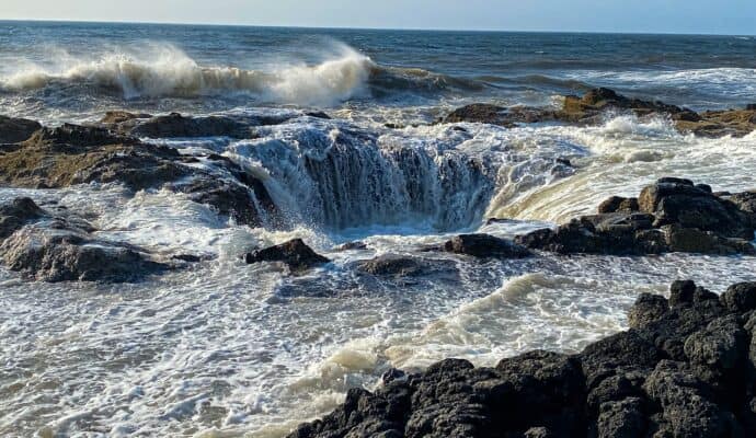 4 Underrated Natural Landmarks in the American West - thor's well oregon