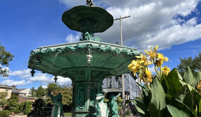 Things to Do in Madison Indiana - Broadway fountain