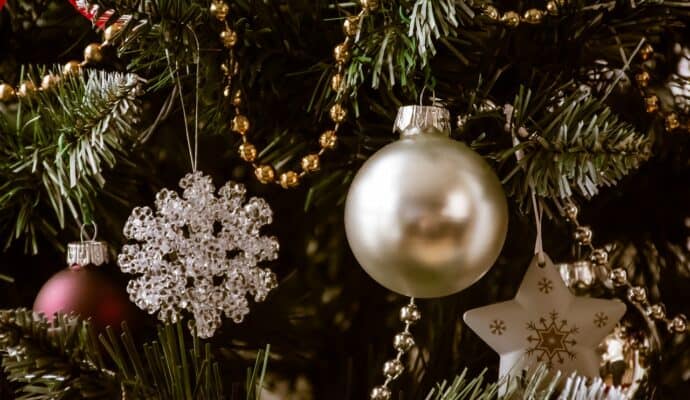 10 Best Christmas Tree Tips & Tricks