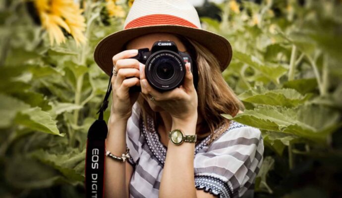 Best Business Ideas for Travelers - photographer