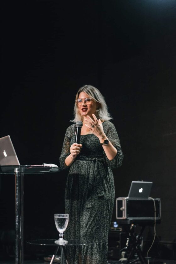 Best Business Ideas for Travelers - public speaker