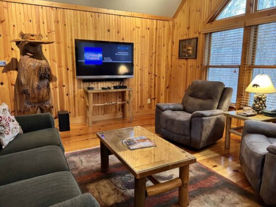 Cherry Ridge Retreat Honest Review - ravine's edge carved bear