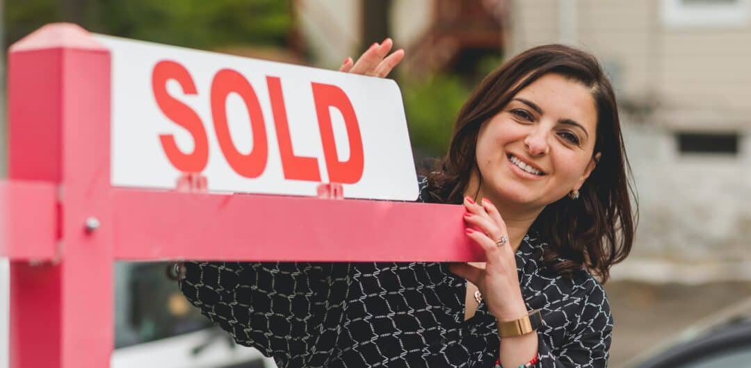 The Ultimate Checklist for a Successful Move 5 Moving Home? How to Speed Up the Buying and Selling Process Common Mistakes That First-Time Home Buyers Make - sold sign