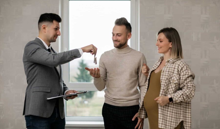 The Ultimate Checklist for a Successful Move 1 Things To Do Before Moving Into a New House - keys to the new house