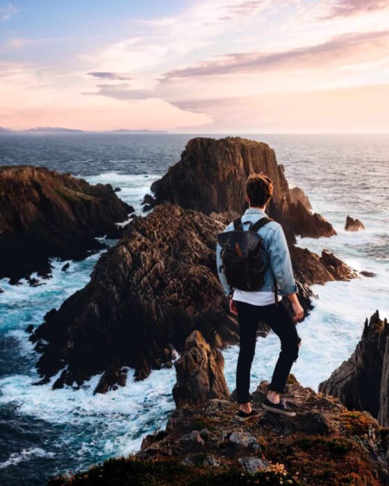 language holidays as a student - ocean view with backpack