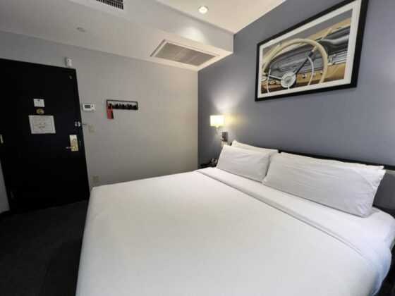 OYO Times Square - king room facing street