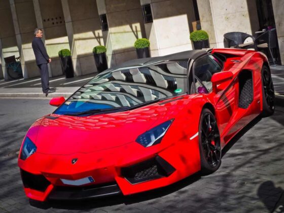4 Big Things that Make Italy a Tourist Hotspot - shopping - lamborghini