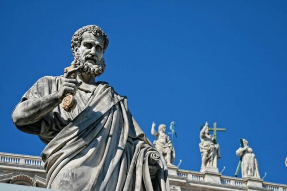 4 Big Things that Make Italy a Tourist Hotspot - the art - st pierre statue in rome