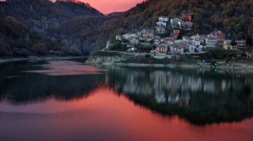 4 Big Things that Make Italy a Tourist Hotspot - the sights - italian village with mountains