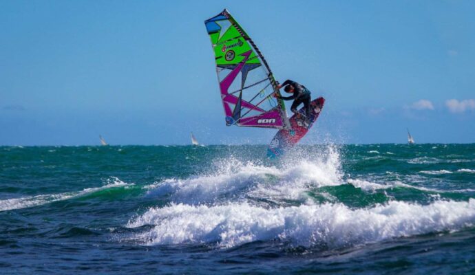 Tips for Choosing Your First Windsurf Board