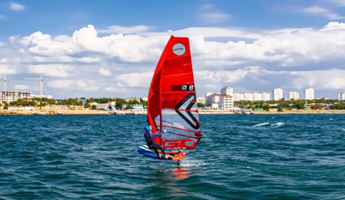 Tips for Choosing Your First Windsurf Board - windsurfing in Crimea