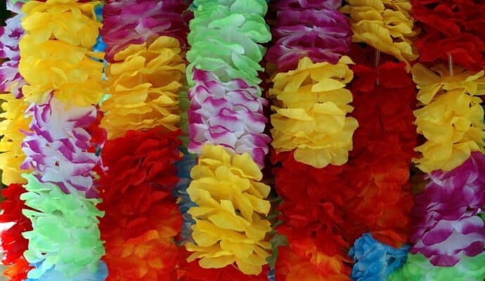 Fun Hawaiian Cultural Traditions - lei ettiquette