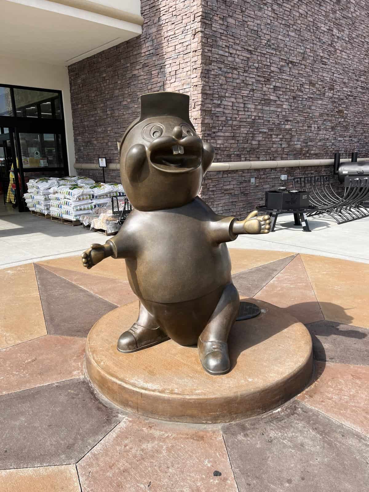 Why Is BUC-EE's So Popular - Buc-ee's statue