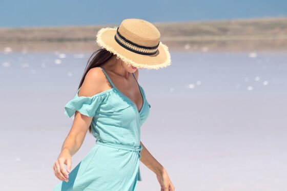 How To Make the Most of Your Day on the Lake - girl with hat