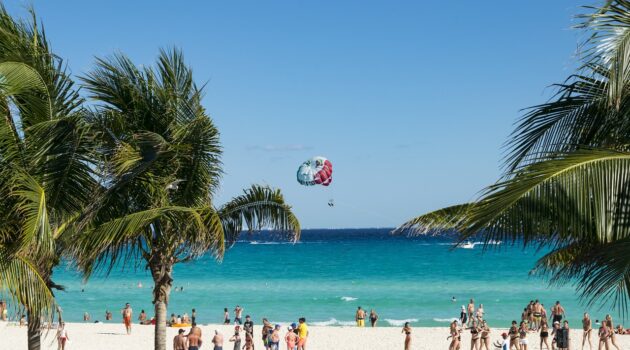 If you need some guidance on what to do and what you need to take with you, here's everything you need to consider when going on vacation. Avoid These Common Spring Break Mistakes - parasailing