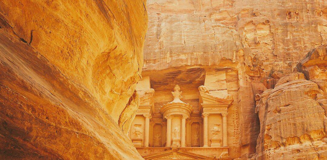 Exploring Landmarks: 5 Easy Ways Traveling to Historical Sites Enriches Our Understanding of the Past 4 Traveling to Historical Sites - petra