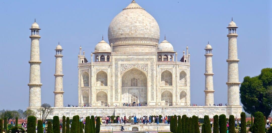 Exploring Landmarks: 5 Easy Ways Traveling to Historical Sites Enriches Our Understanding of the Past 1 Traveling to Historical Sites - taj mahal