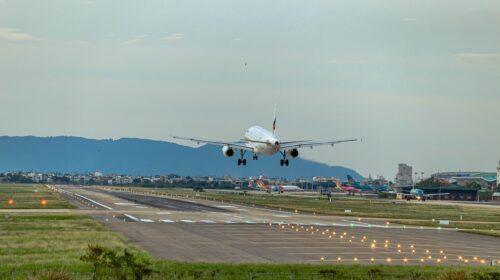 5 Money-Saving Tips for Your Upcoming Vacations - Travel Tips You Need To Avoid A Stressful Vacation - airplane landing