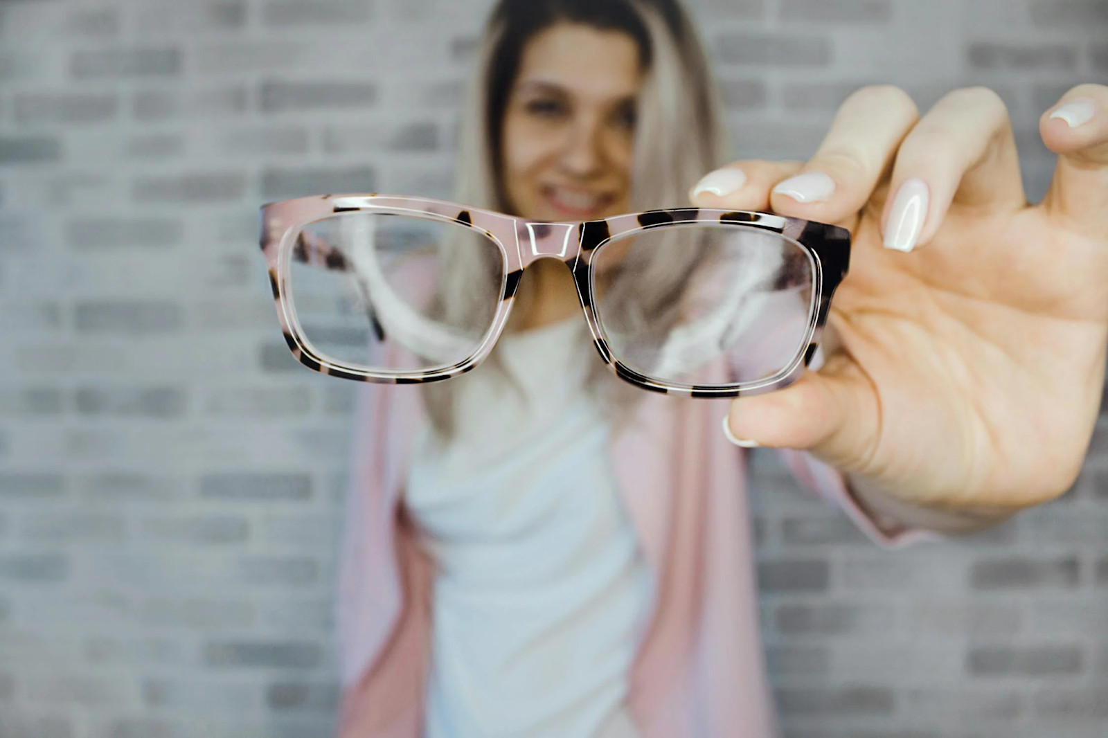 4 Top Tips to Choose New Glasses 1 AD 4nXdcQ7kwrtYTNpresqHTYwUV6atPnF4c5BcaoIDHyqN0sfTYLX40Tm83epeBr3HrH 8ogZue4p IG7RgSKYZzvp359j4PEk