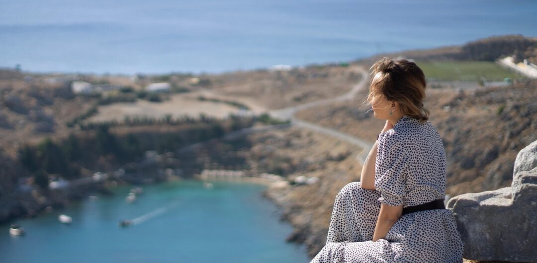 3 Easy Tips to Make Your Vacation Less Stressful & More Enjoyable 1 Tips to Make Your Vacation Less Stressful & More Enjoyable - woman by cliff