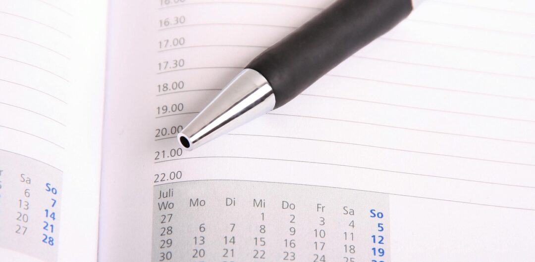 5 Great Side Hustles for Travelers 2 side hustles for travelers - meeting planner