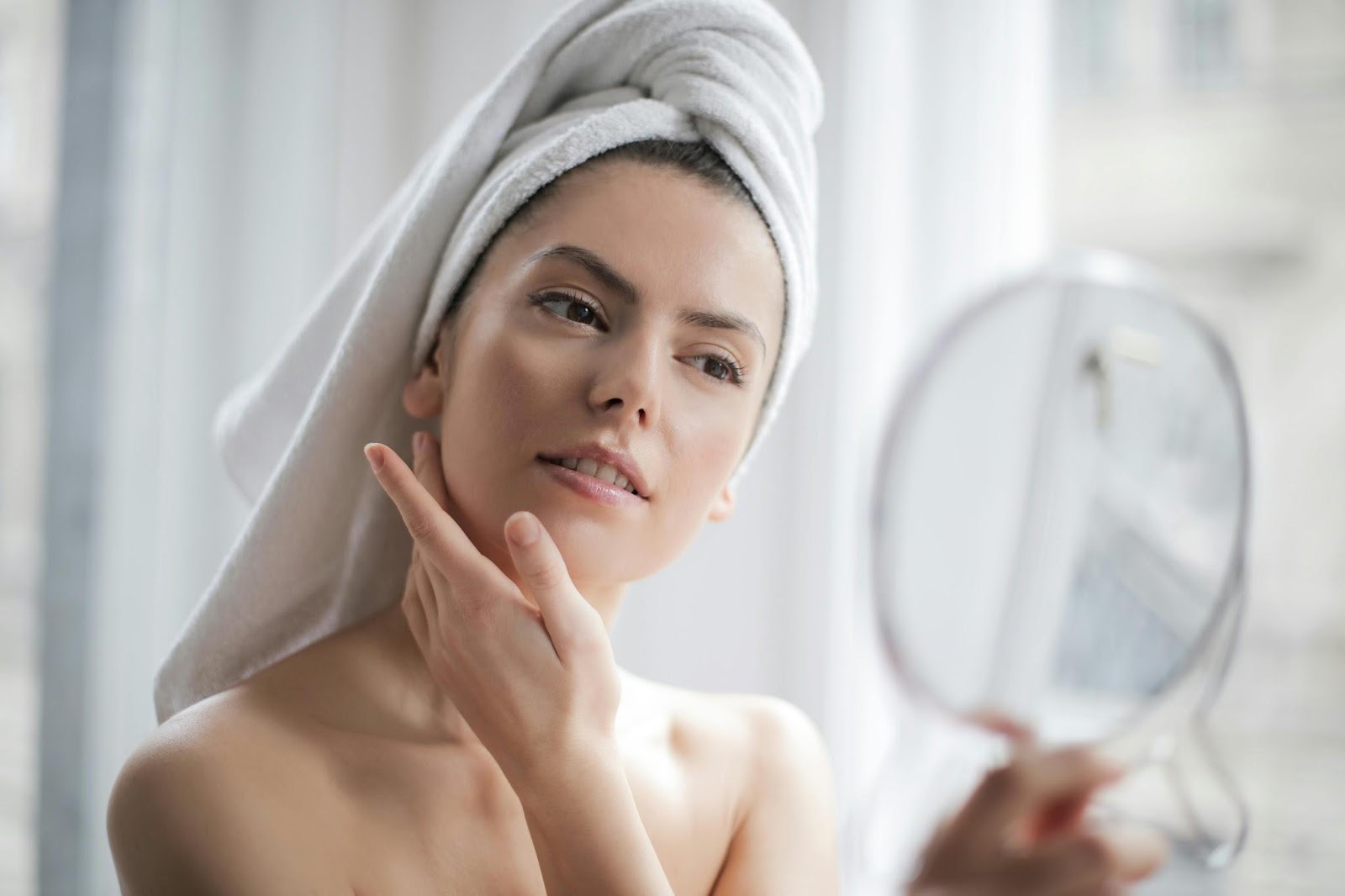 6 Easy Ways To Take Care Of Your Skin 1 AD 4nXc5q8kyE20V1suW2aqyQpBEqHBwAragrpLm6JoNS6CXJCYGOesNSBiJtyz vq6rqSN 7AB5FxpevuKr9wD2AGMJ0IsS4B0CTvKYs