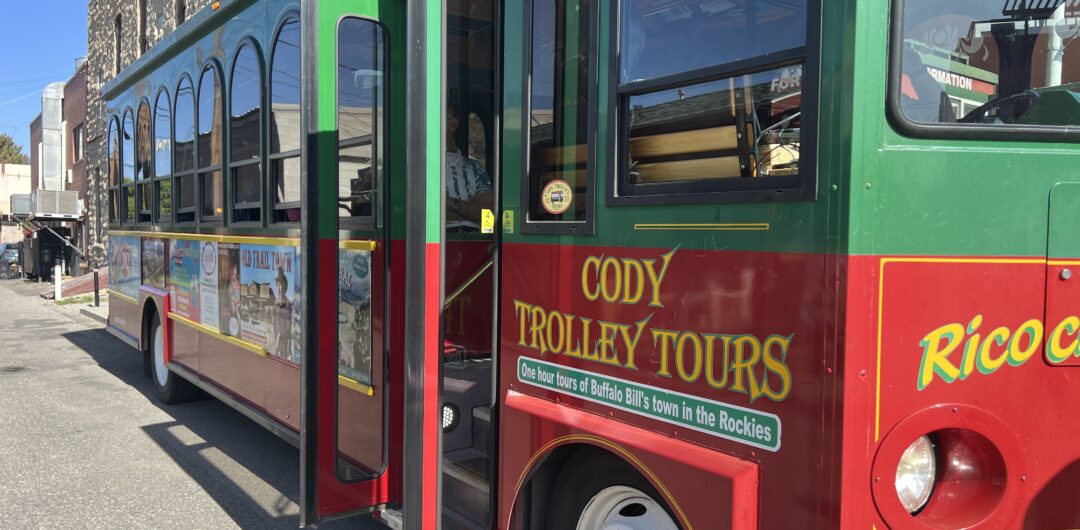 The Best Buffalo Bill Attractions in Cody, Wyoming 3 Buffalo Bill Attractions in Cody, Wyoming - trolley tour