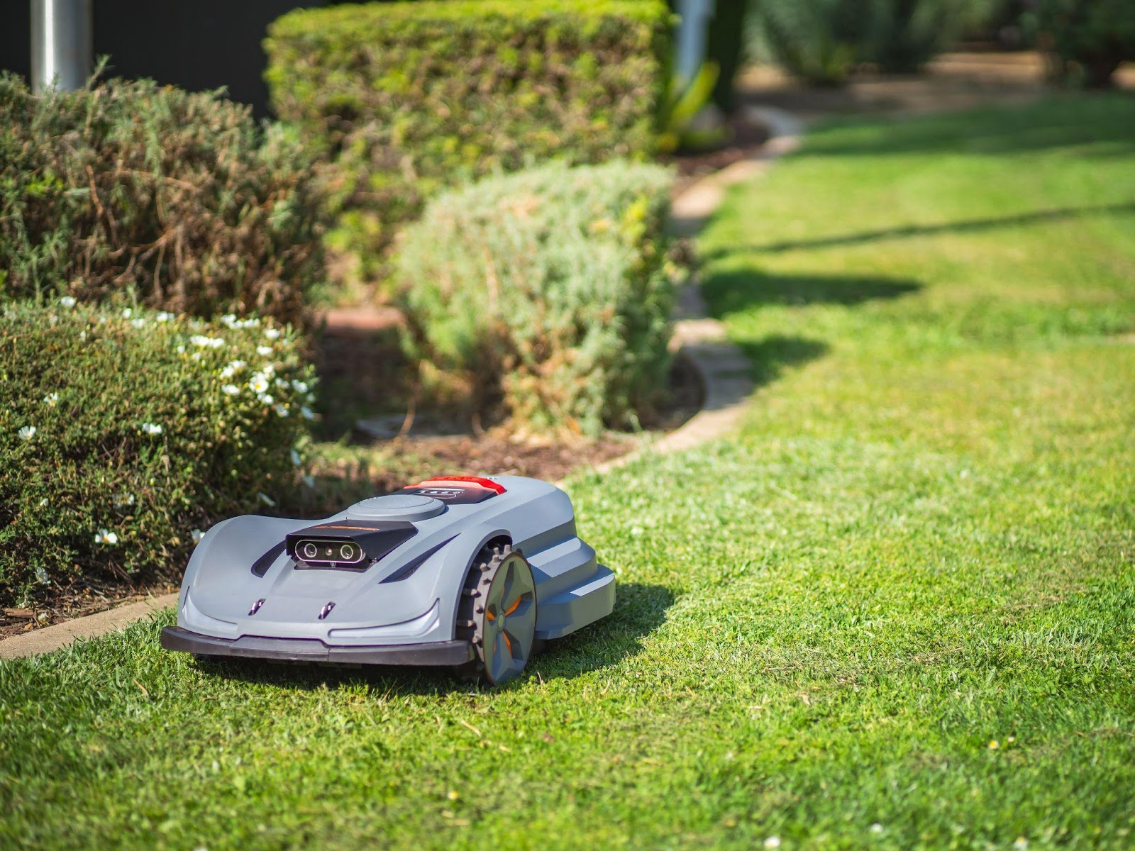 Sunseeker’s X7 Robot Mower Is Finally the Smart Lawn Tech That Doesn’t Suck 2