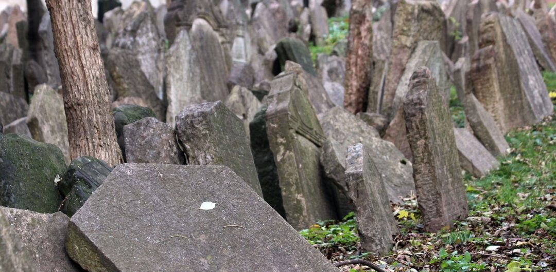 The Best Cities for Horror Movie Fans to Visit 9 Best Cities for Horror Movie Fans to Visit - prague cemetery