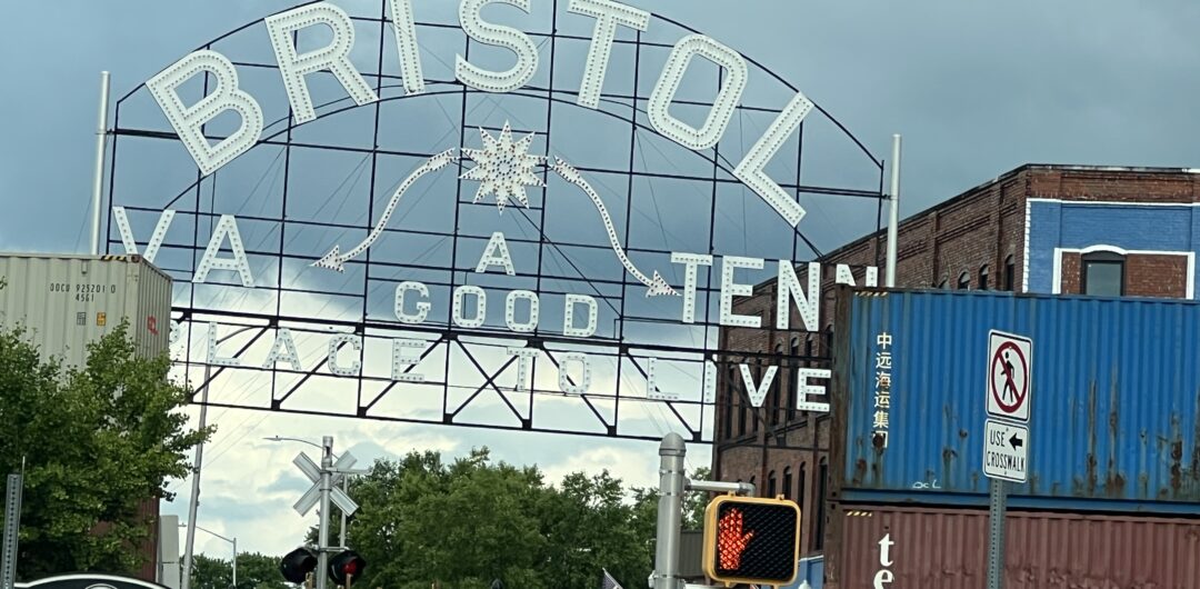 things to do in Bristol Virginia - va tenn sign