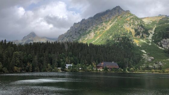 4 Perfect Getaways for Anniversaries - Serene Lake House