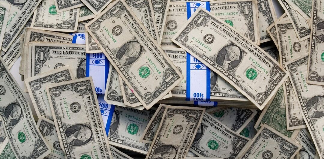 Minimalist Living: How Cutting Excess Brings Peace of Mind 2 Minimalist Living How Cutting Excess Brings Peace of Mind - Money