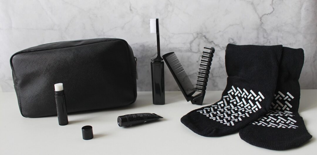 This Is How To Make Your Next Trip Effortless 5 This Is How To Make Your Next Trip Effortless - Toiletry Bag