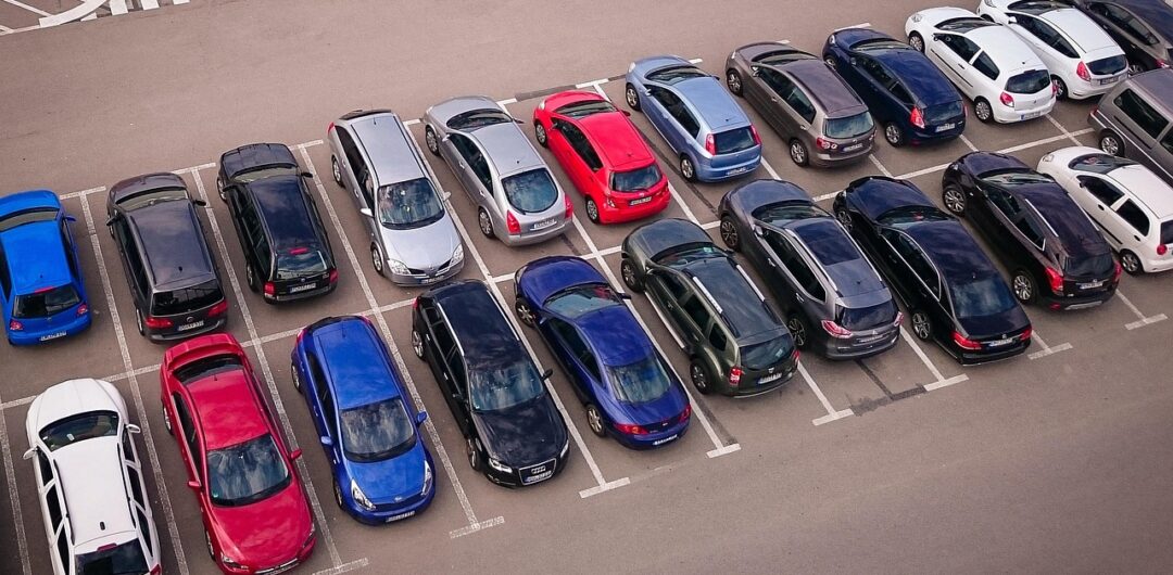 5 Effective Ways to Improve Parking Lot Traffic Flow and Management - Parked Cars