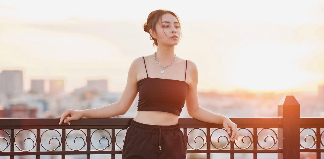 First Date Makeup Dos and Don'ts to Remember 10 First Date Makeup Dos and Don'ts to Remember - Woman in a City