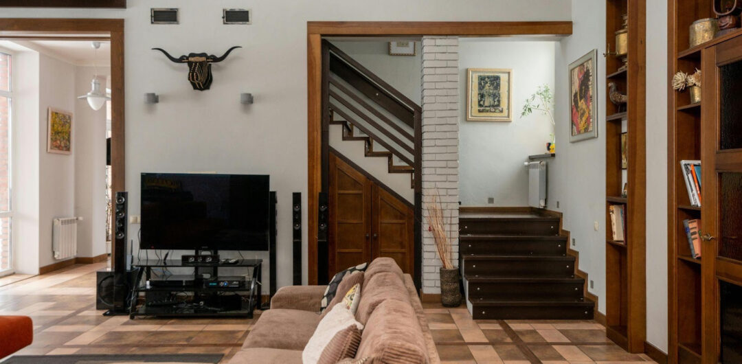 7 Ways to Modernize an Older Home Without Losing Character 1 How to Modernize an Older Home Without Losing Character - Living Room