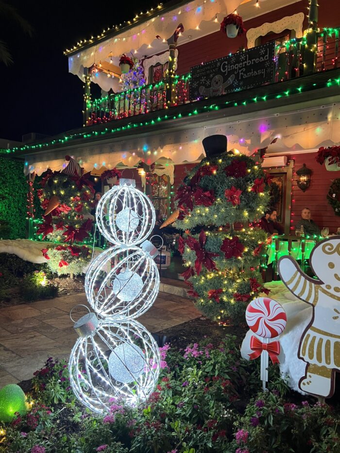 rose villa restaurant ormond beach - gingerbread house outside lights at night