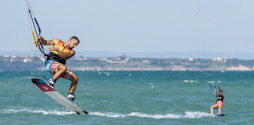 Dive Into These 3 US Cities If You Love Water Sports - Kite Surfing