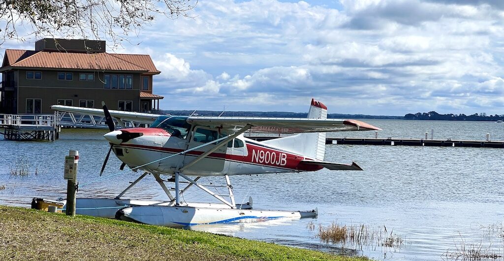 Tavares Seaplane capital plane in water