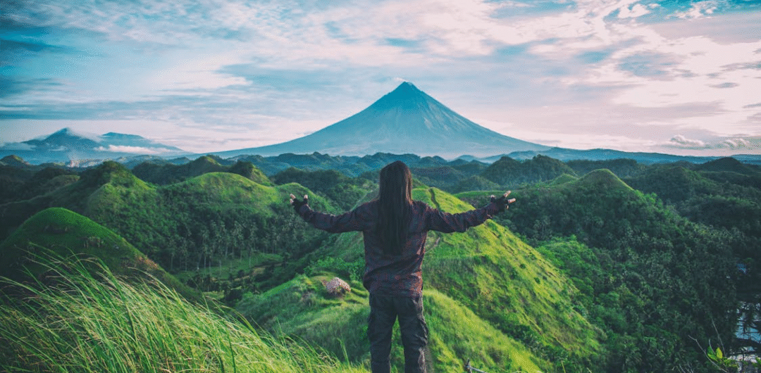 3 Easy Tips for Overcoming the Stress of Solo Travel - Woman in the Moutains